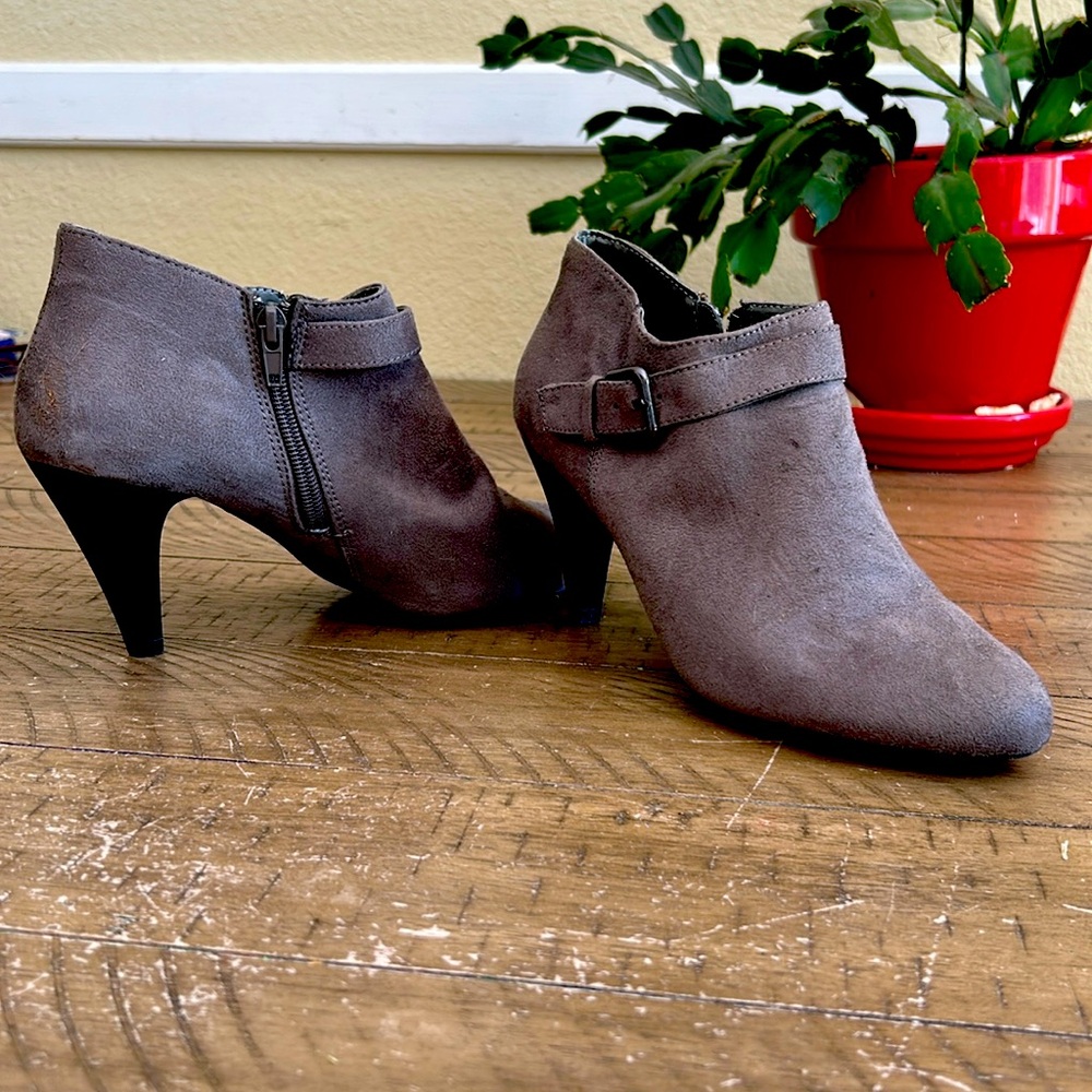 Fioni boots size 8
